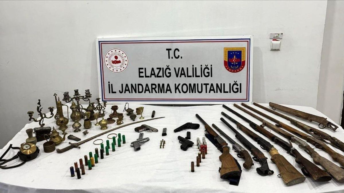 Elazığ\'da Ruhsatsız Silah ve Tarihi Eser Ele Geçirildi