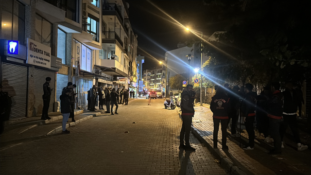 İzmir'de 3 polis memurunu silahla yaralayan şahsın yakalanma anları: Vatandaş linç etmek istedi