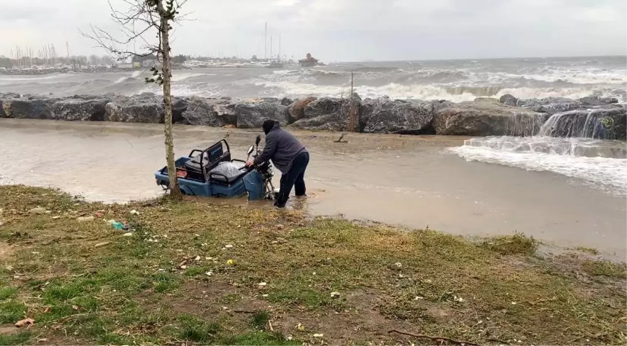 Kadıköy\'de Lodosun Etkisi: Yükselen Dalgalar ve Su Baskınları