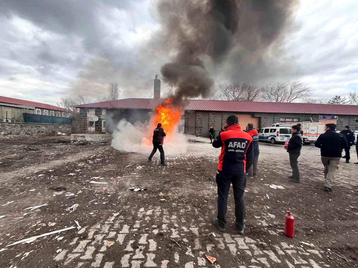 Kars\'ta Polislere Afet Eğitimi