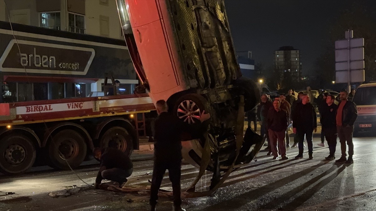 Kayseri\'de 15 Yaşındaki Çocuk Otomobil Kullandı, Kaza Yaptı