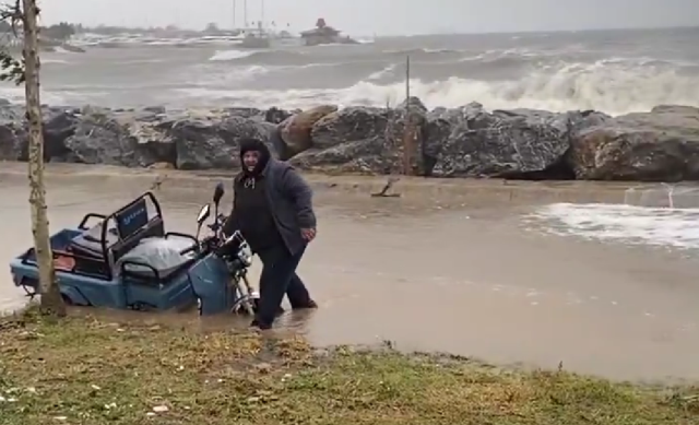 Meteoroloji ve AKOM'un uyarıları sonrası İstanbul'da beklenen yağış başladı