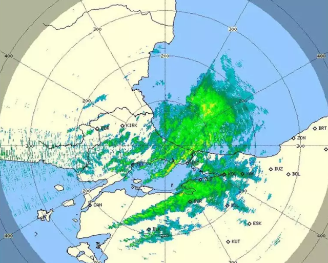 Meteoroloji ve AKOM'un uyarıları sonrası İstanbul'da beklenen yağış başladı