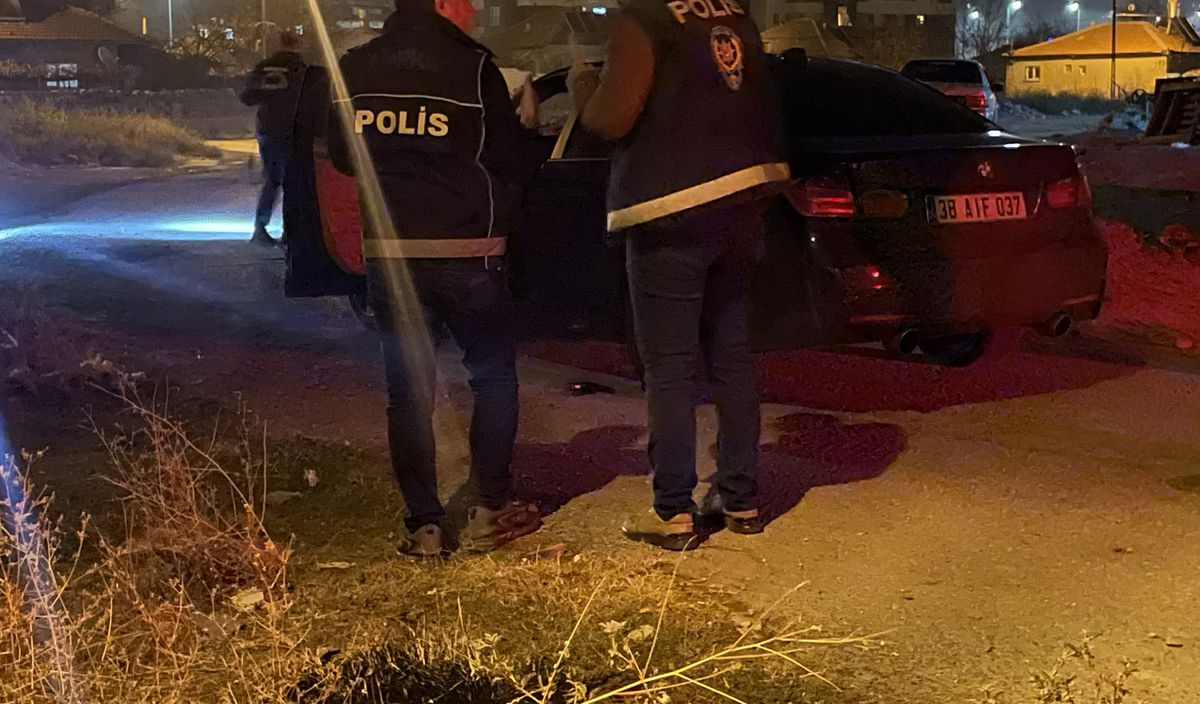 Kayseri\'de Otomobilinde Tabancayla Vurulan Bir Kişi Yaralandı