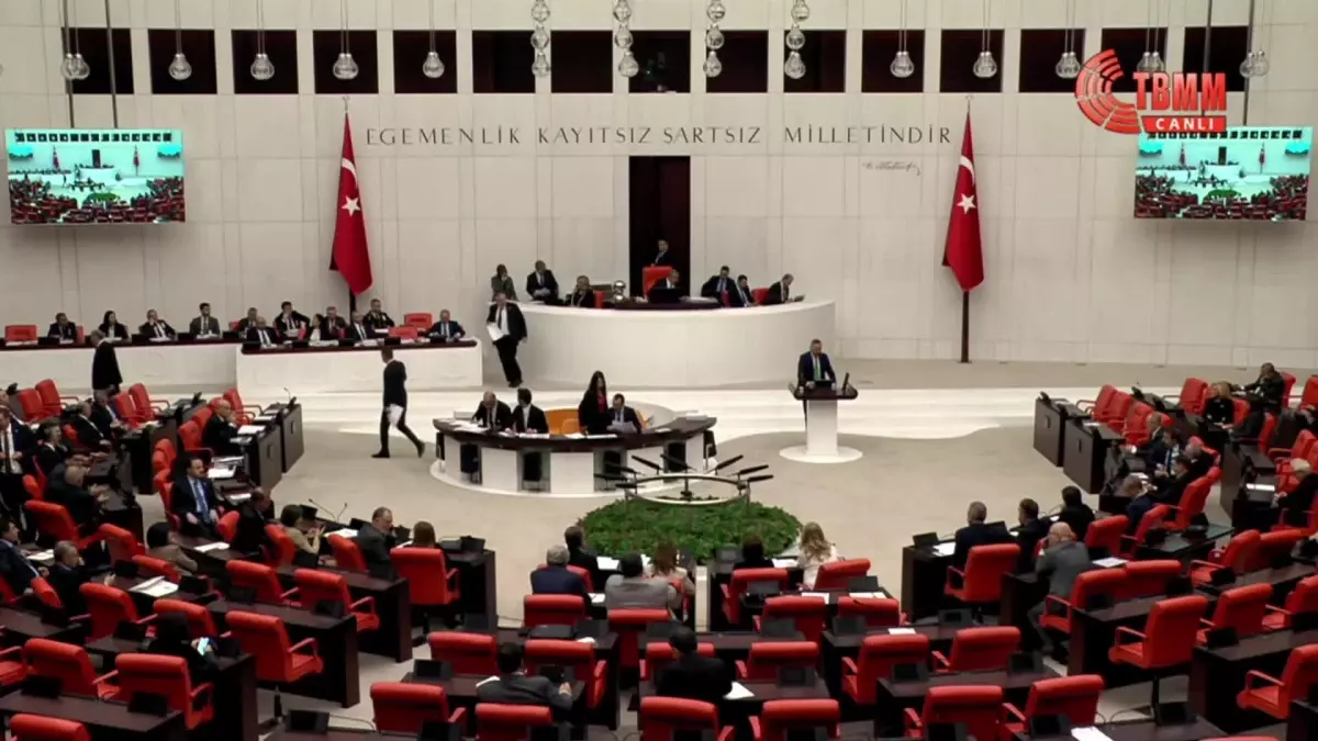 TBMM Genel Kurul\'da "Kayyum" Tartışması... CHP Grup Başkanvekili Günaydın\'dan Ak Partili Gül\'e: "Kaçak Güreşmekten Vazgeçin"