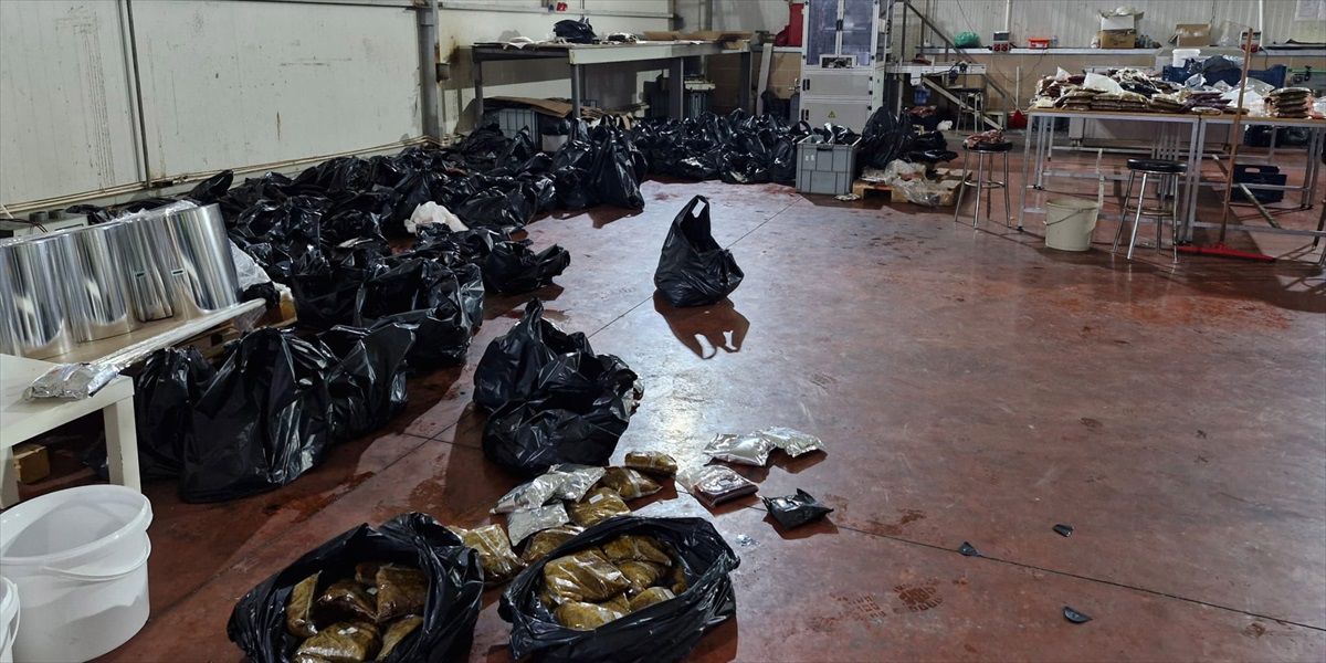 Tekirdağ\'da 3 Ton Kaçak Nargile Tütünü Ele Geçirildi