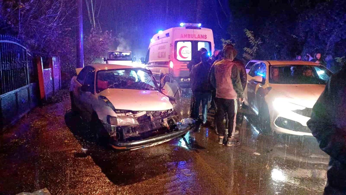 Düzce\'de Trafik Kazası: 3 Yaralı