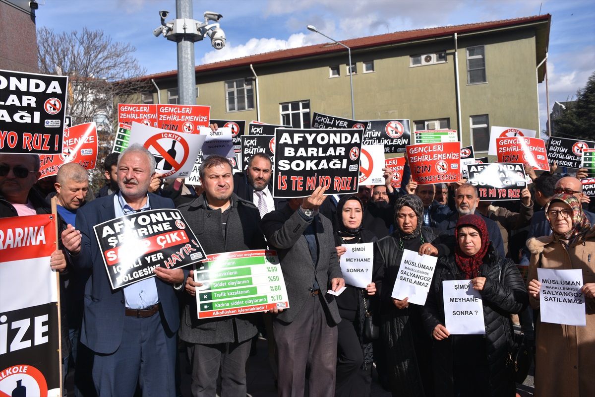 Afyonkarahisar Belediye Meclisinde alınan "içkili yer bölgesi kararı" protesto edildi