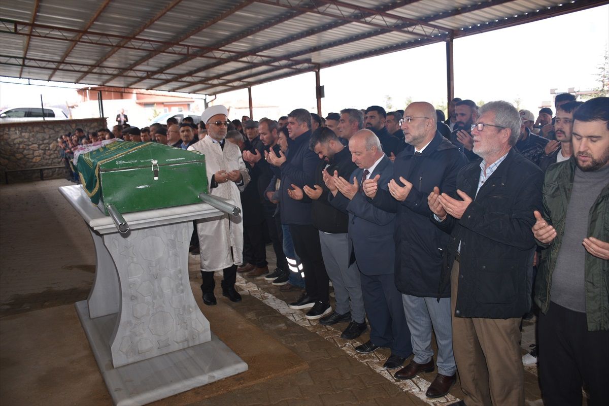 Yangında Hayatını Kaybeden Temizlik İşçisinin Cenazesi Defnedildi