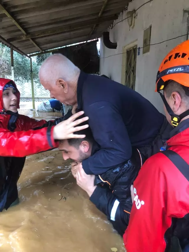 Antalya'da sağanak nedeniyle dereden taşan su, 5 yıldızlı otele doldu