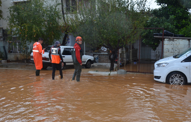 Antalya'da sağanak sele döndü, yüzlerce vatandaş tahliye edildi