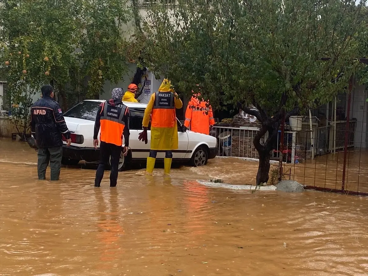 Antalya\'da Sağanak ve Su Baskınları