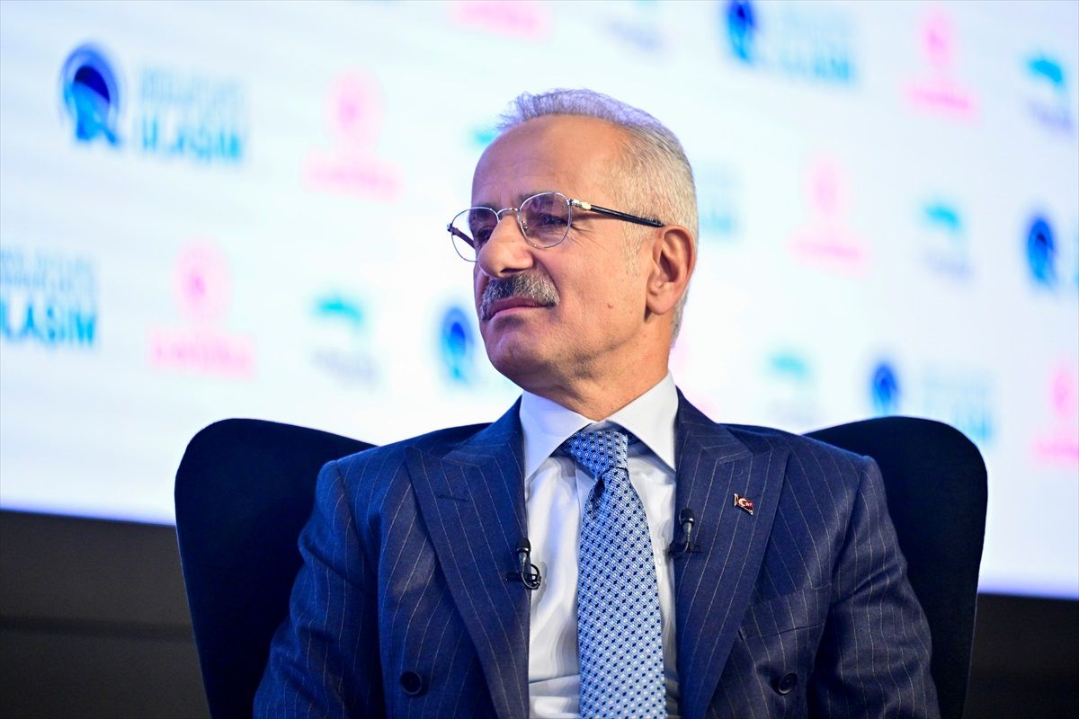 Bakan Uraloğlu, Türkiye Yüzyılında Sürdürülebilir Ulaşım Zirvesi\'nde konuştu Açıklaması