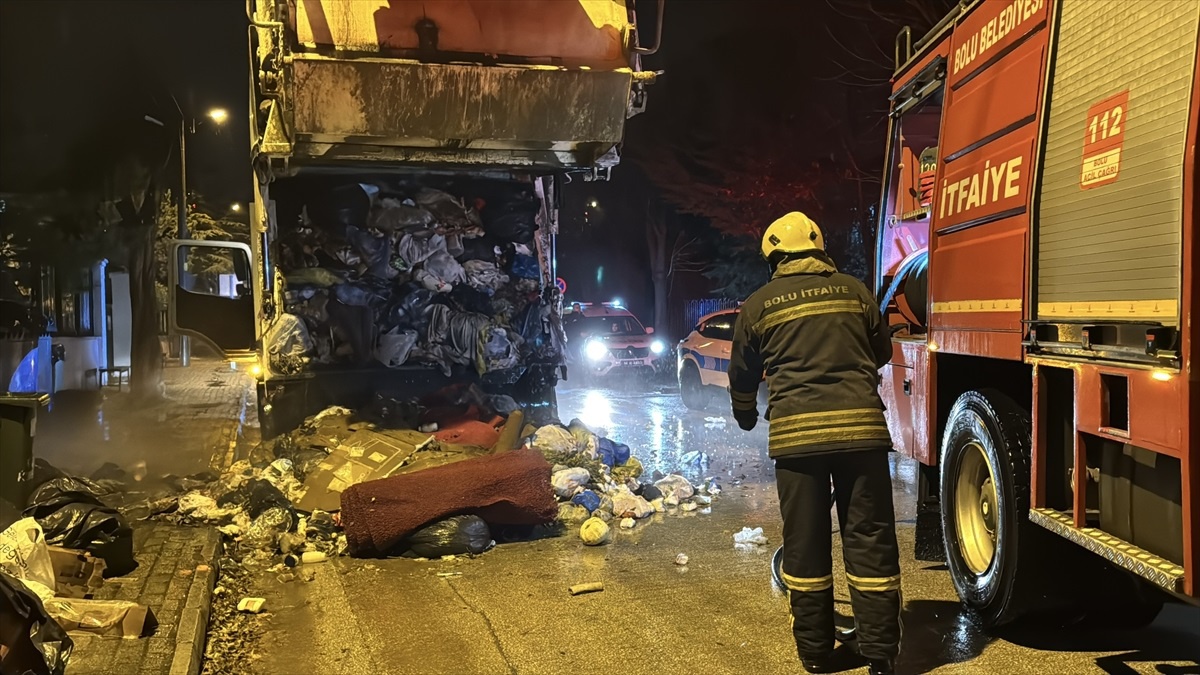 Bolu\'da Çöp Kamyonunda Yangın