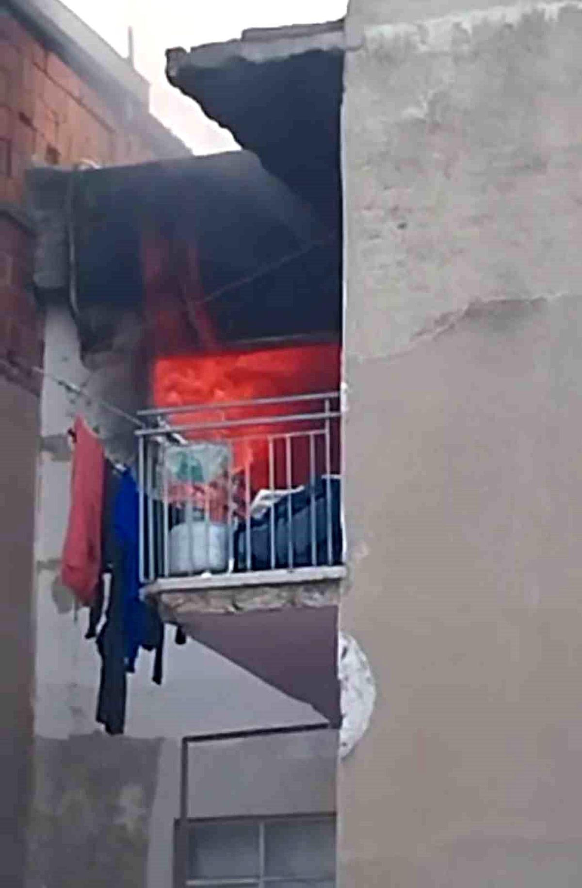 Bursa\'da Apartman Yangını Korku Sardı