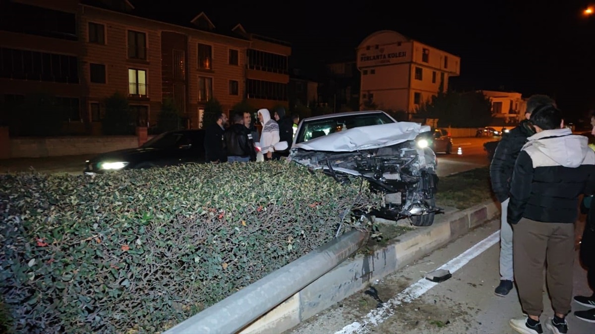 İnegöl\'de Trafik Kazası: 4 Yaralı