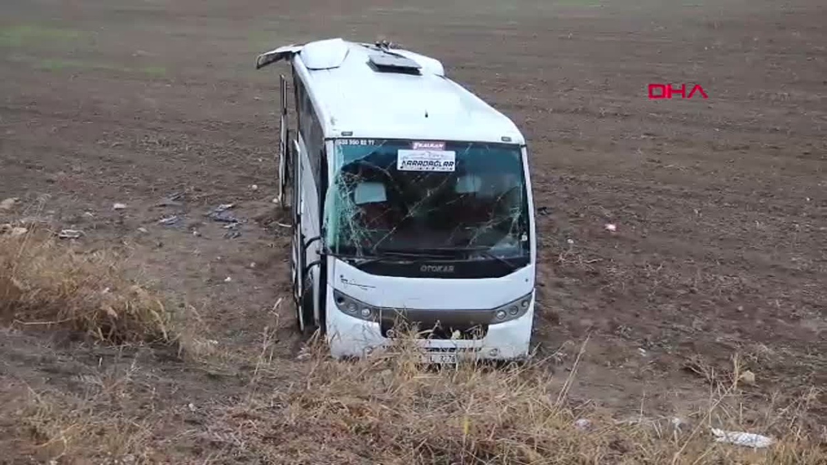 Çankırı\'da Cenaze Giderken Midibüs Devrildi: 29 Yaralı