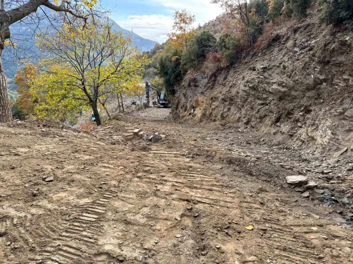 Efeler Belediyesi Konuklu Mahallesi\'nde Yol Düzenleme Çalışması Yaptı