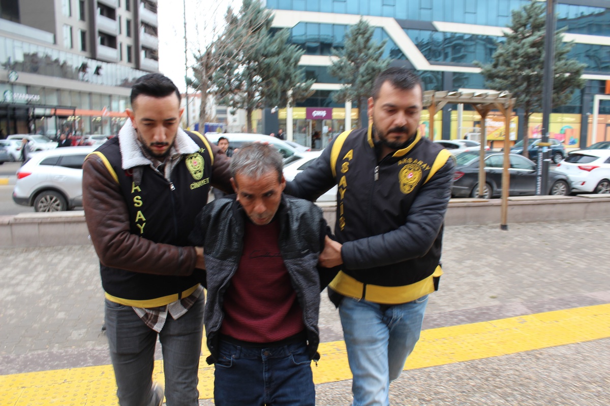 Aksaray\'da Eşini Uykusunda Vurarak Öldüren Savaş Adak Adliyeye Sevk Edildi