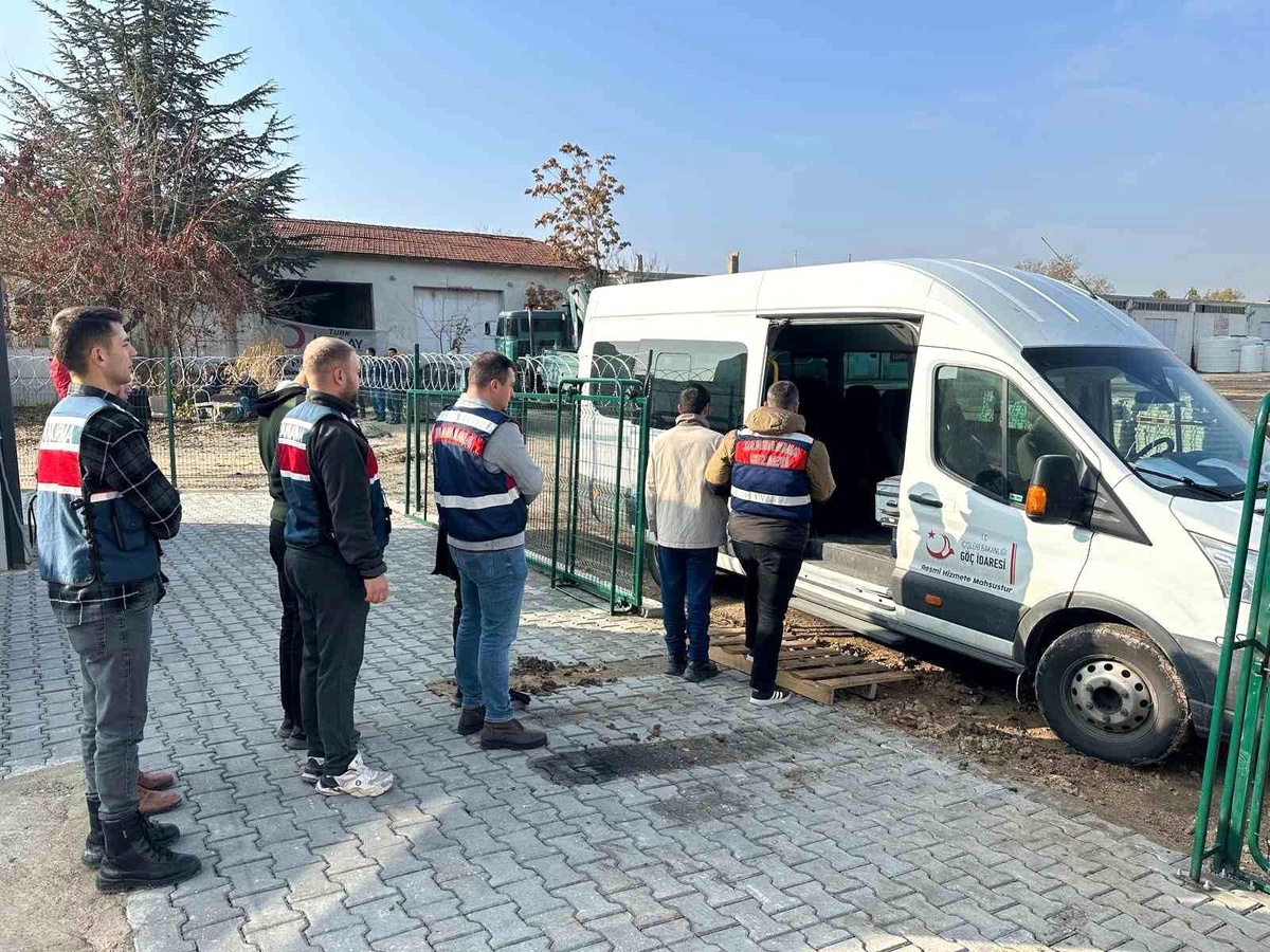 Eskişehir\'de 44 Düzensiz Göçmen Deport Edildi