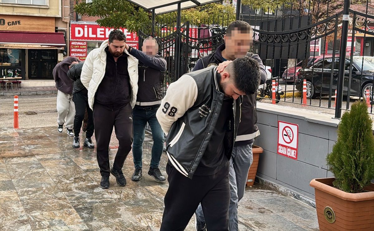 Eskişehir\'de Uyuşturucu Operasyonu: 9 Gözaltı