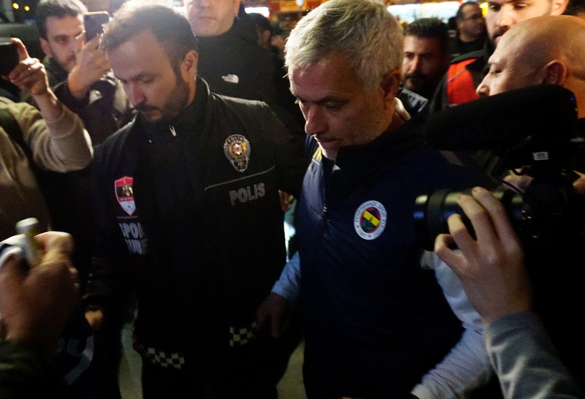 Fenerbahçe Kayseri\'ye Geldi, Taraftar Sevgi Gösterisinde Bulundu