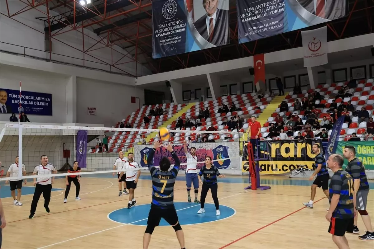 Kadın Voleybol Turnuvası Şampiyonu Koç Ortaokulu