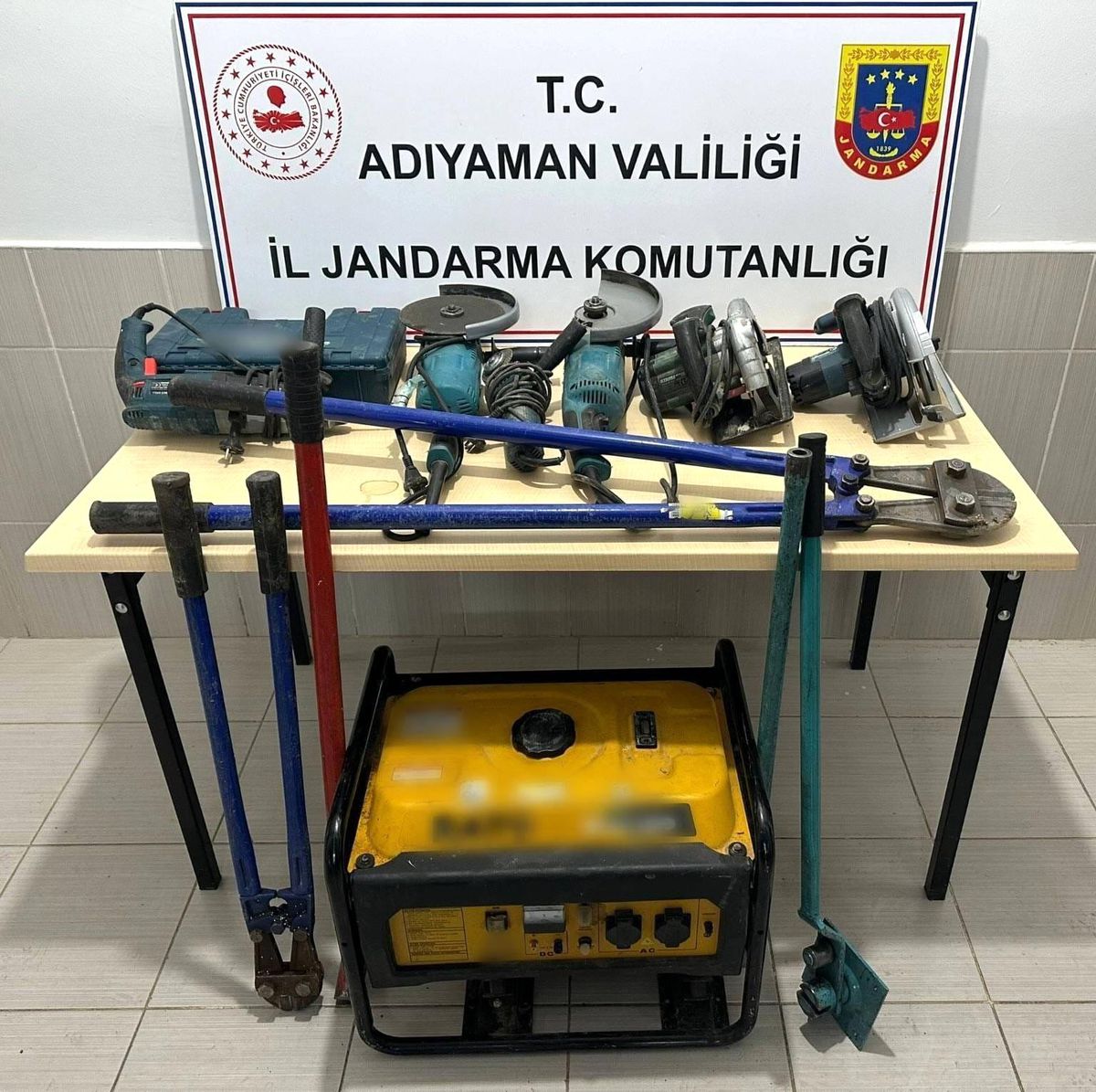 Adıyaman\'da Çalıntı Malzeme Yakalandı