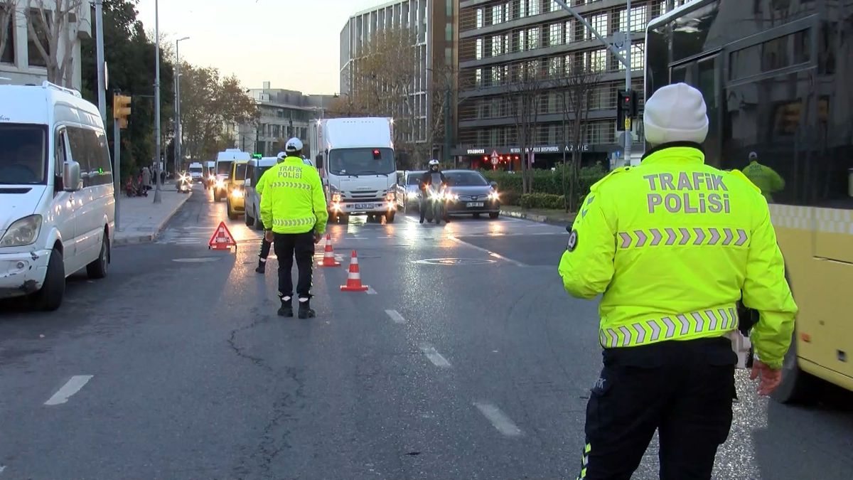 İstanbul\'da Okul Servislerine Denetim: 12 Bin Lira Ceza Uygulandı