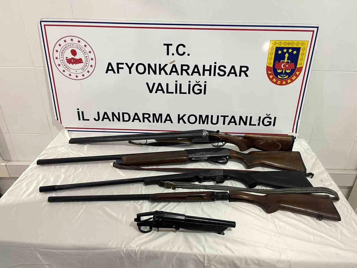 Afyonkarahisar\'da Ruhsatsız Tüfek Baskını