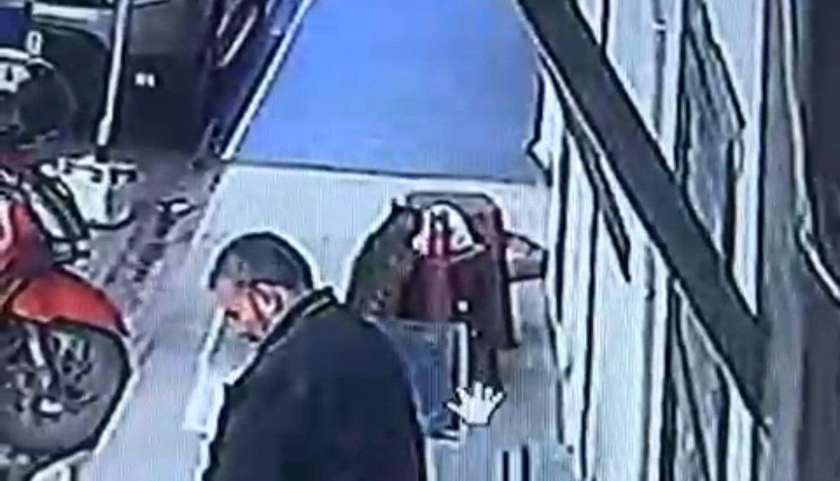 Kedi Döneri Kaptı, İşçi Şaşırdı