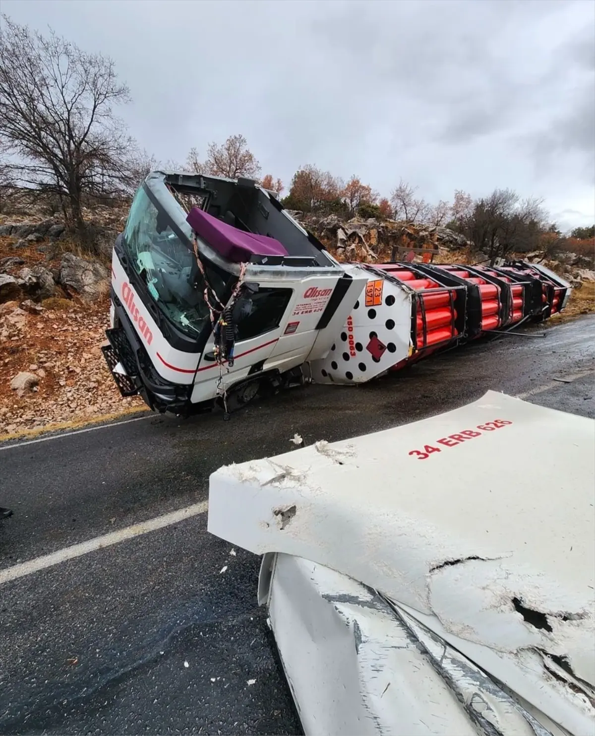 Konya\'da Doğal Gaz Yüklü Tanker Devrildi