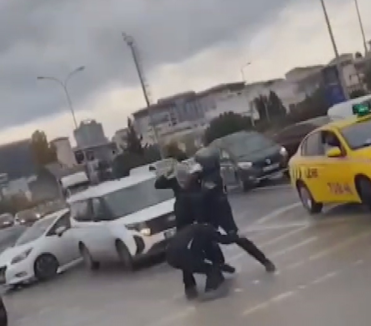 Maltepe\'de Motosikletli Kurye Saldırıya Uğradı