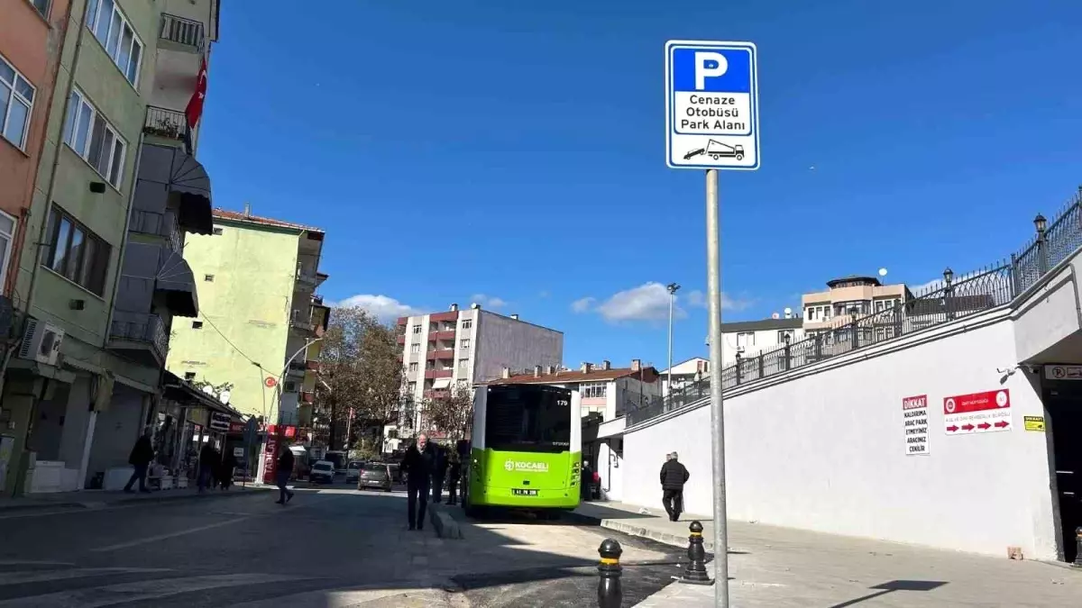 İzmit\'te Cami Yanına Cepli Park Alanı Yapıldı