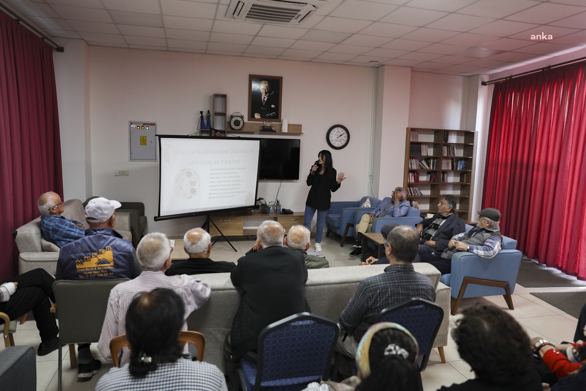 Mersin\'de Emeklilere Sağlıklı Beslenme Eğitimi Verildi