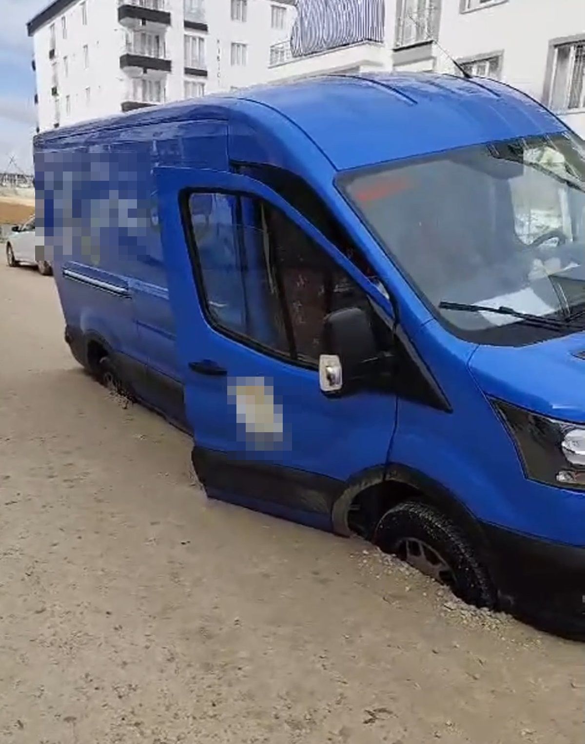 Siirt\'te Minibüs Çöken Yola Düştü
