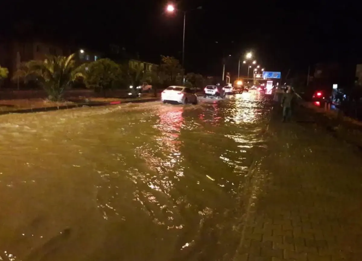 Nazilli\'de Şiddetli Yağışlar Su Baskınlarına Neden Oldu