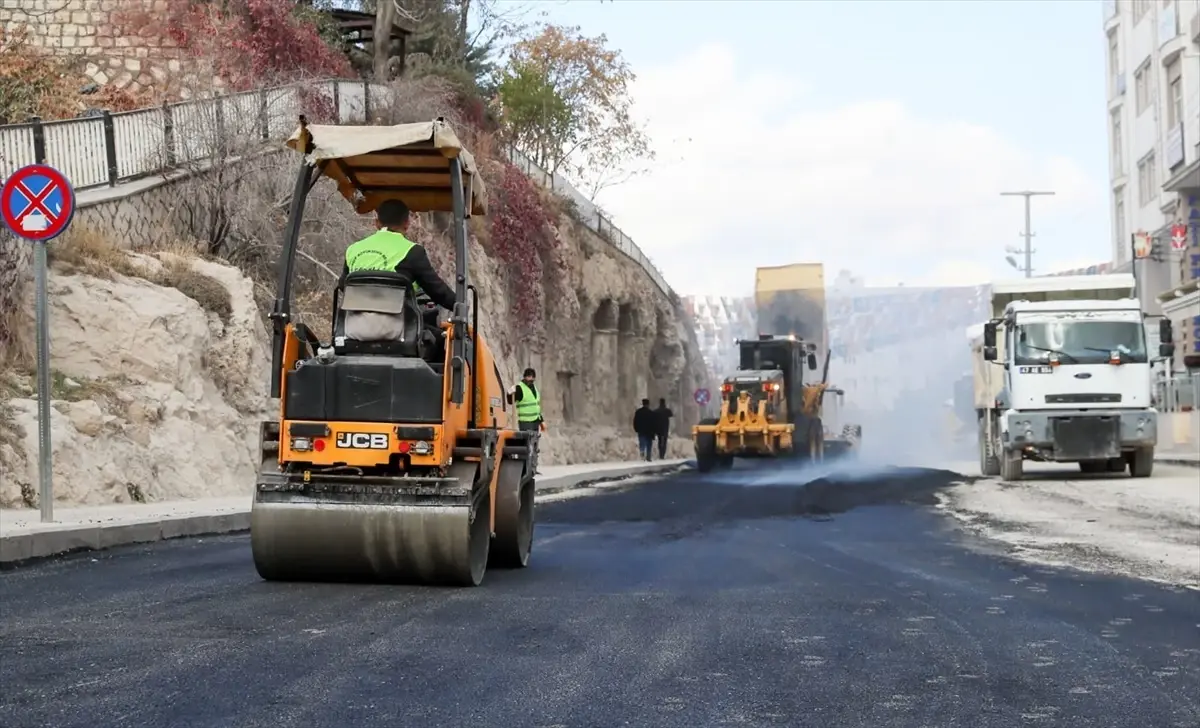 Mardin\'de Yol Bakım Çalışmaları Devam Ediyor