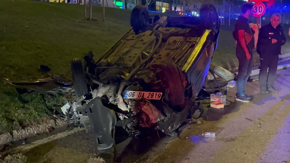 Bursa\'da Trafik Kazası: 2 Yaralı