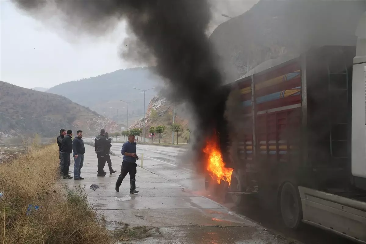 Tokat\'ta Tırda Yangın