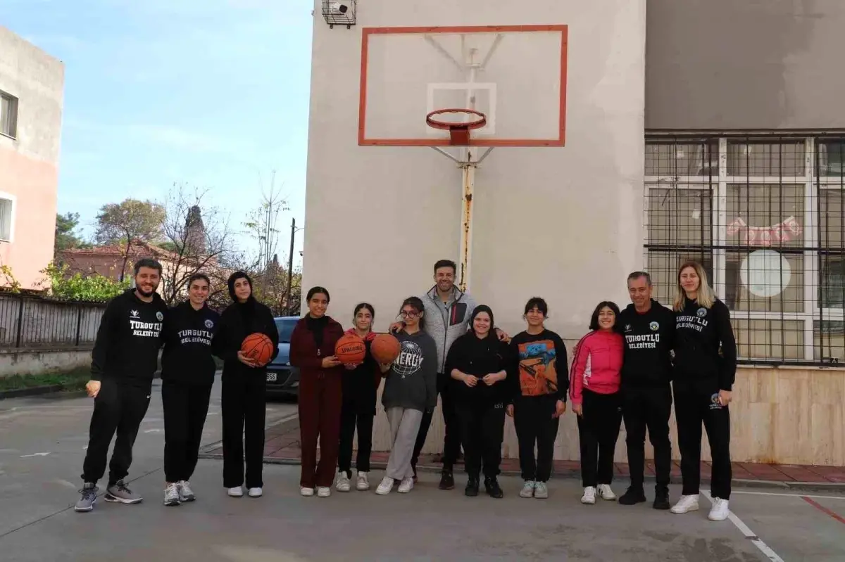 Turgutlu Belediyespor\'dan Öğrencilere Spor Teşviki