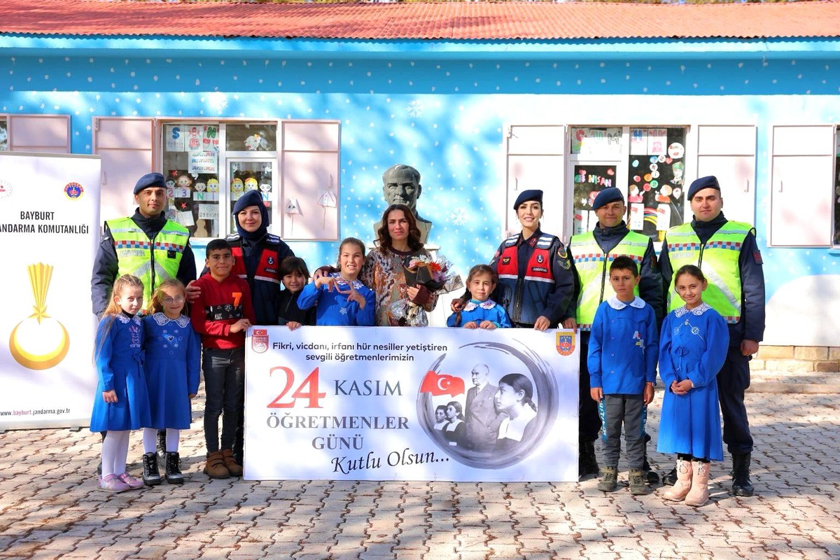 Minik Öğrencilerden Anlamlı Sürpriz