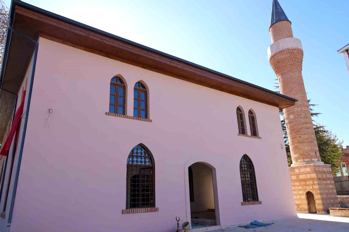Tarihi Kara Mustafa Paşa Camii\'nin Yenileme Çalışmaları Tamamlandı