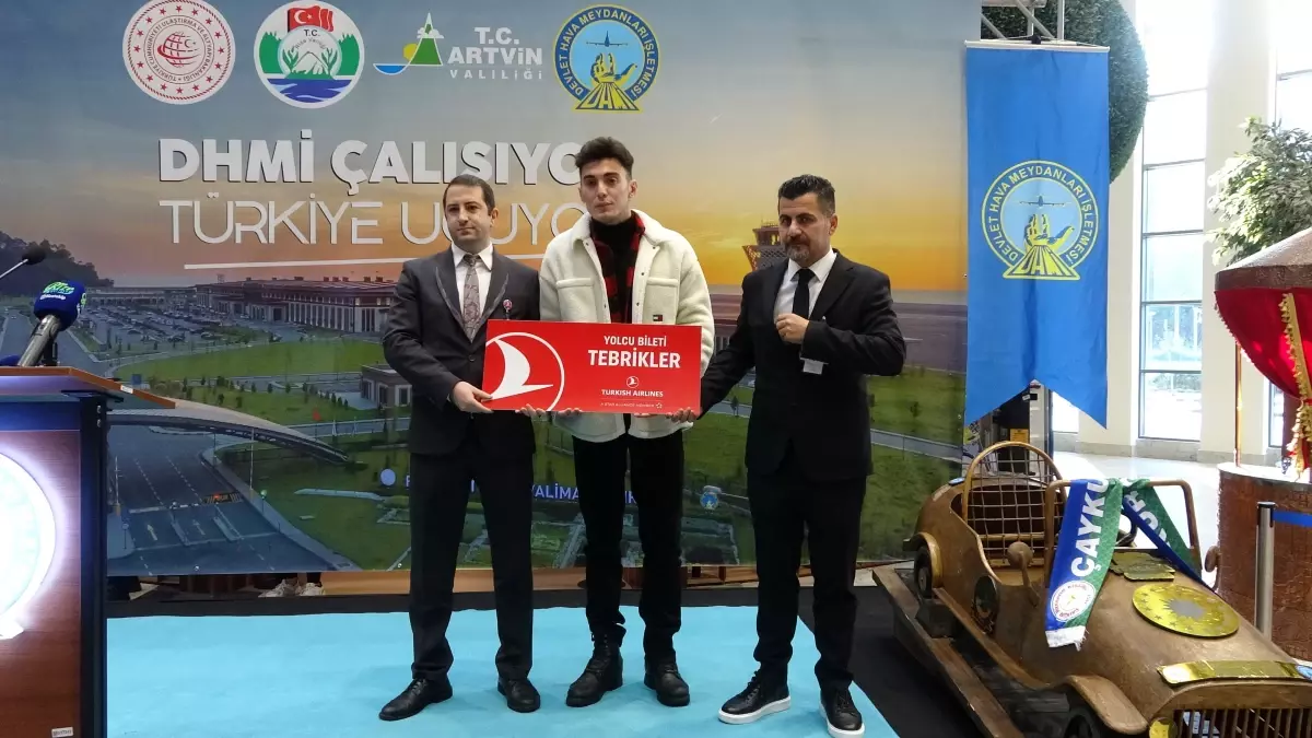 Rize-Artvin Havalimanı\'nda 1 milyonuncu yolcu için tören düzenlendi