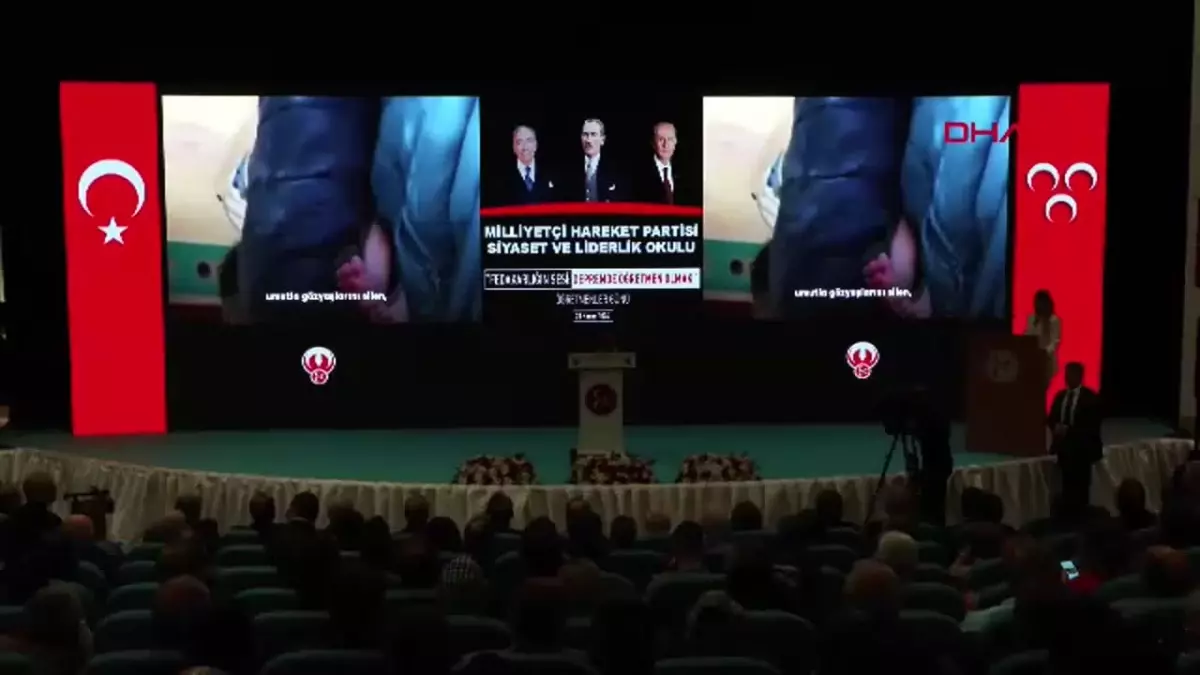 Bahçeli\'den Depremzede Öğretmenlere Plaket