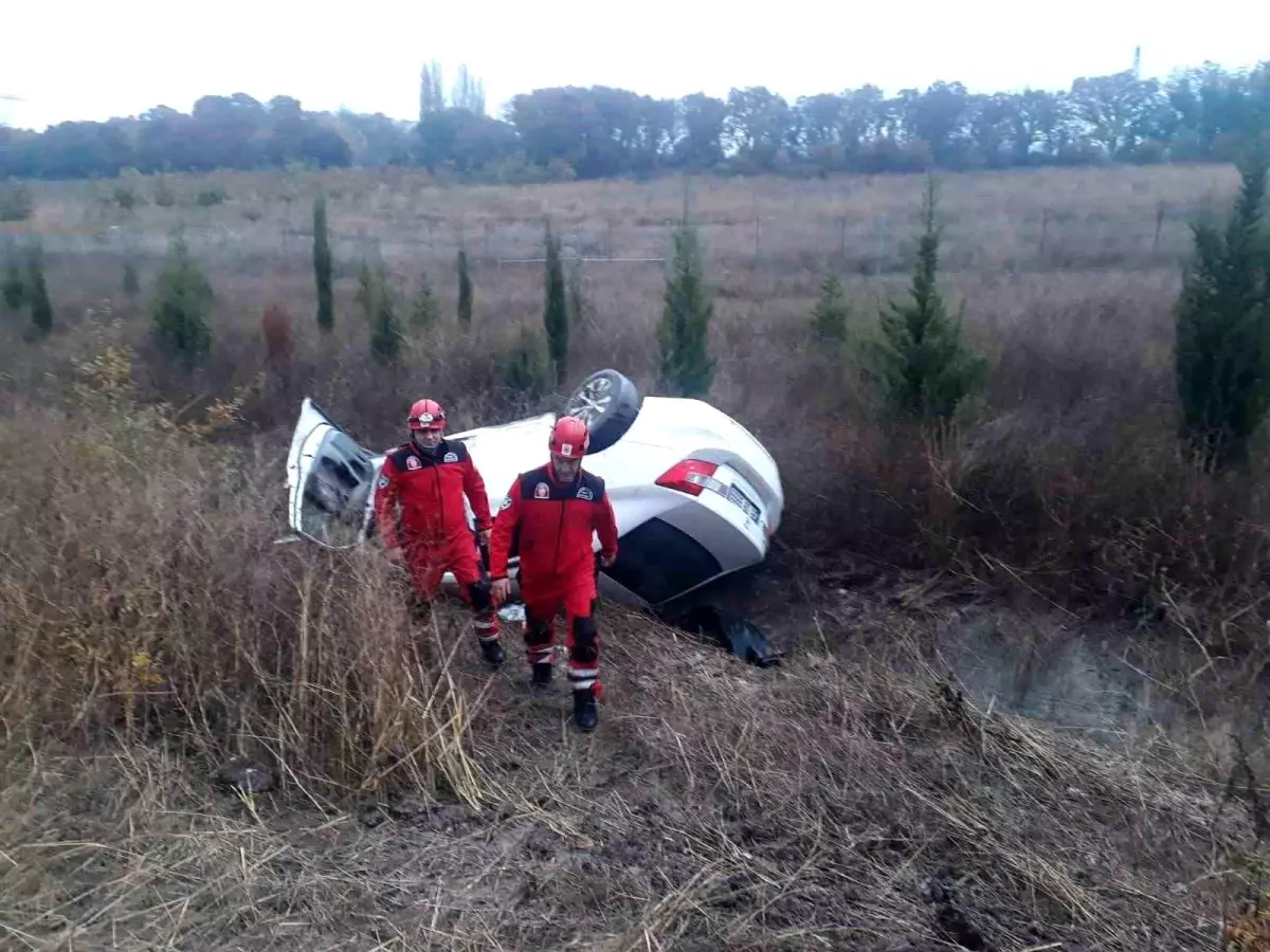 Balıkesir\'de Tek Taraflı Trafik Kazası: 3 Yaralı