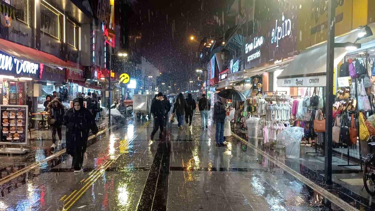 Düzce\'ye İlk Kar Yağdı
