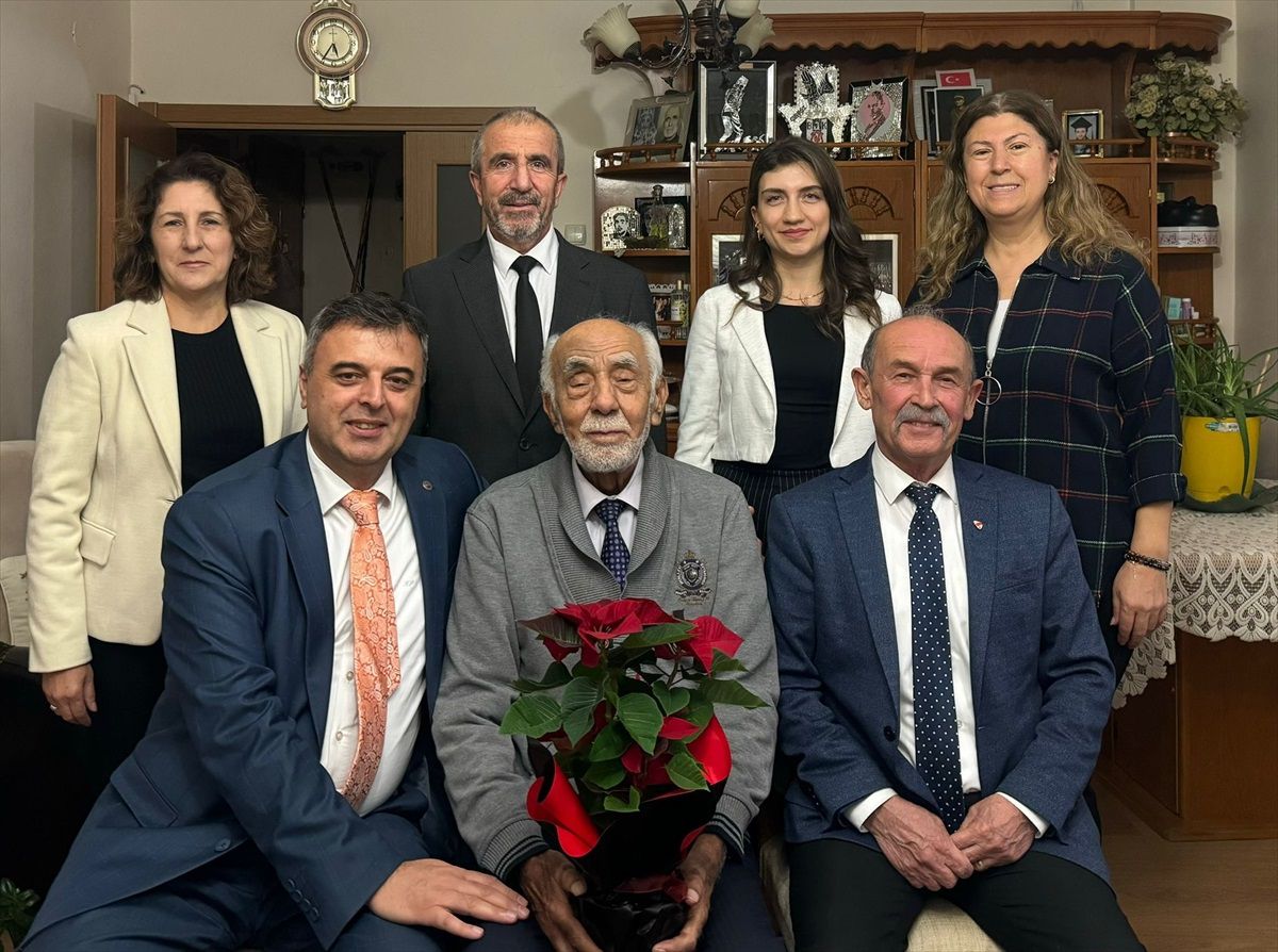 Öğretmenler Günü\'nde Emekli Öğretmenlere Ziyaret