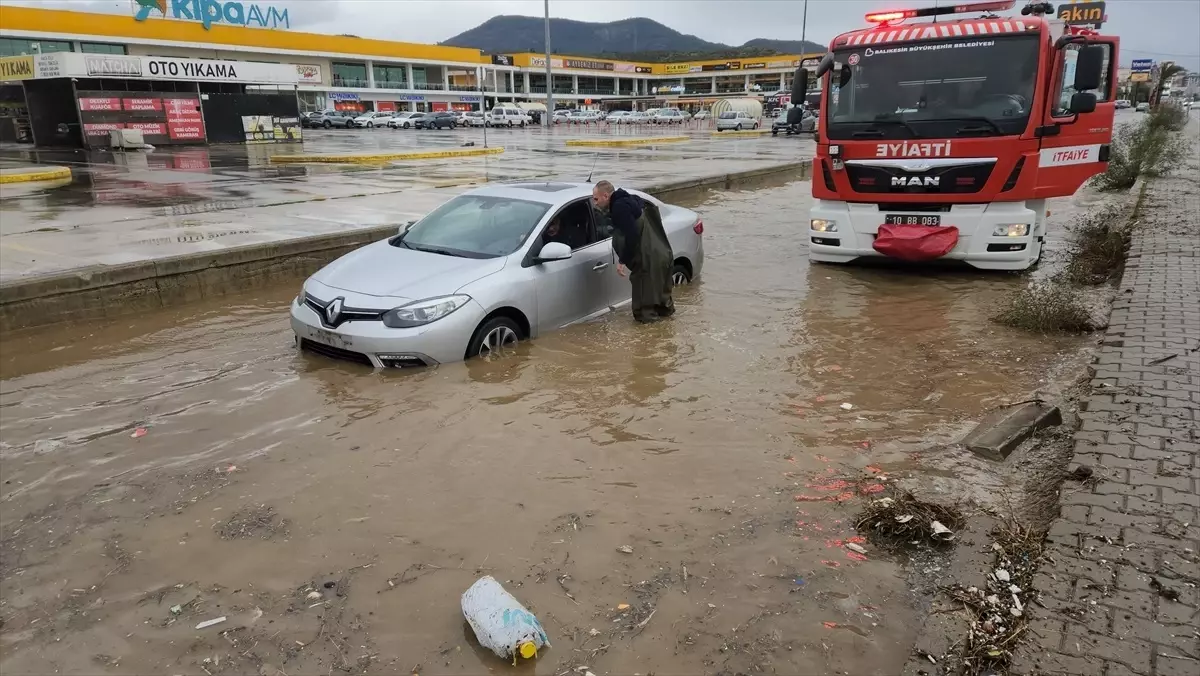 Balıkesir\'de Şiddetli Yağış ve Lodos