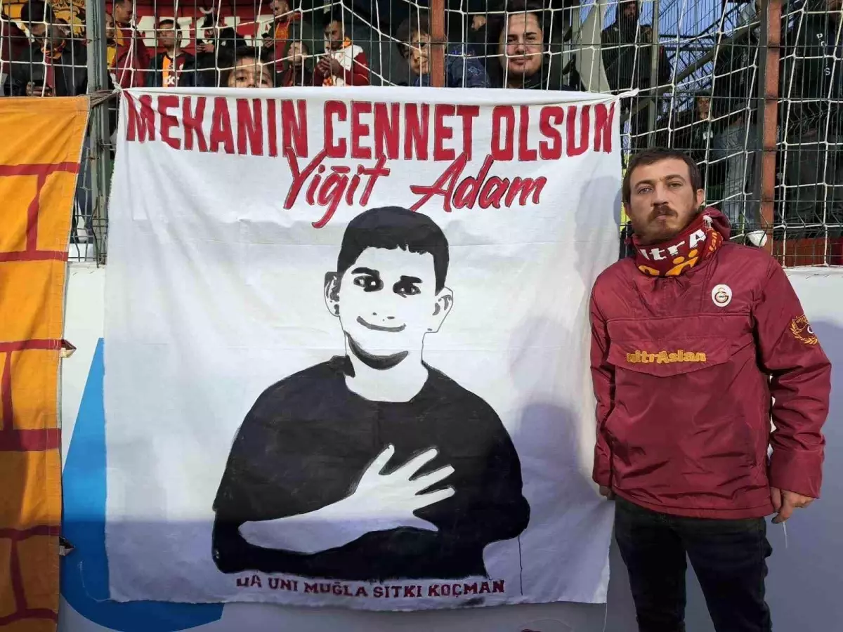 Galatasaray Taraftarı Yiğit Kurt\'u Andı